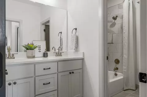 Bath - 7201 E Oakland St, Broken Arrow, OK 74014 photo 6 of 9