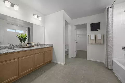 Bath - 18879 E 92nd Ave, Commerce City, CO 80022 photo 2 of 3