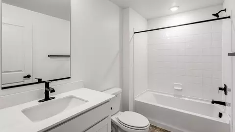 Bath - 957 Andrews Crest Dr, Berthoud, CO 80513 photo 3 of 3