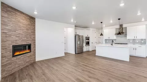 Living - 957 Andrews Crest Dr, Berthoud, CO 80513 photo 3 of 4