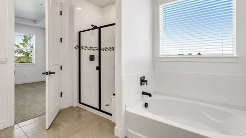Bath - 957 Andrews Crest Dr, Berthoud, CO 80513 photo 2 of 3