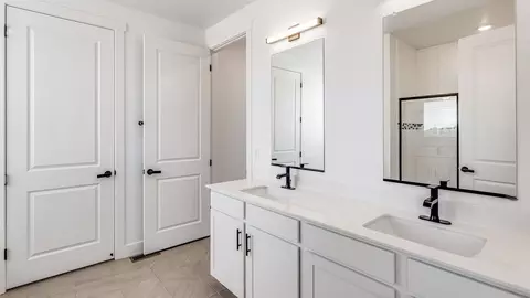 Bath - 957 Andrews Crest Dr, Berthoud, CO 80513 photo 1 of 3