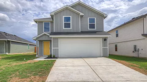 2207 Gentle Rain Dr, Luling, TX 78648