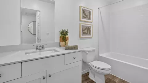 Bath - 5446 Calle Abrigada, Bakersfield, CA 93311 photo 3 of 4