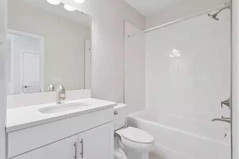 Bath - 10908 Spring Sapling Cir, Parrish, FL 34219 photo 6 of 9