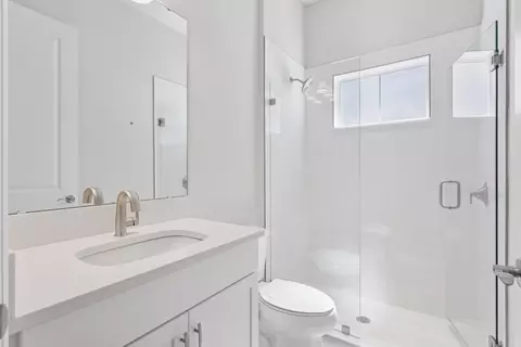 Bath - 10908 Spring Sapling Cir, Parrish, FL 34219 photo 4 of 9