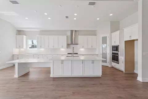 Kitchen - 10908 Spring Sapling Cir, Parrish, FL 34219 photo 7 of 7
