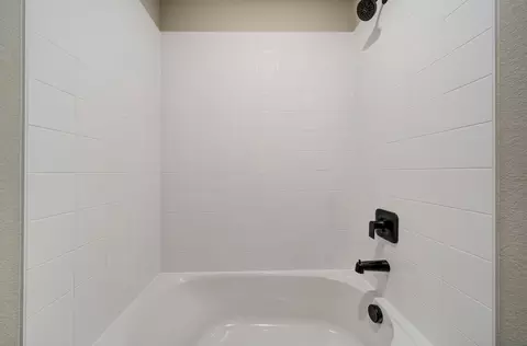 Bath - 13502 Arriba Dr, Peyton, CO 80831 photo 4 of 5