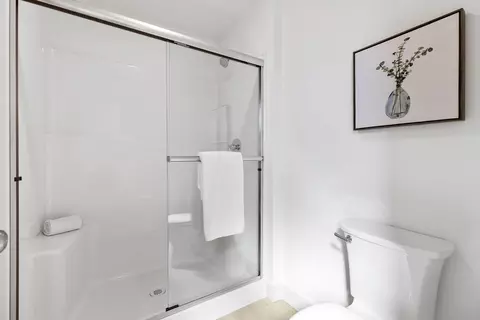 Bath - 21264 SE Rosengarth Dr, Bend, OR 97702 photo 2 of 7