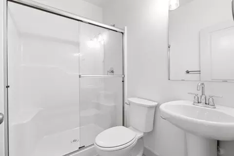 Bath - 21264 SE Rosengarth Dr, Bend, OR 97702 photo 4 of 7