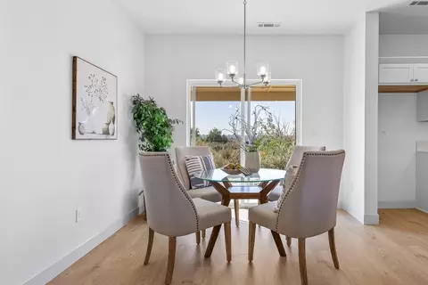 Dining - 21264 SE Rosengarth Dr, Bend, OR 97702 photo 2 of 4
