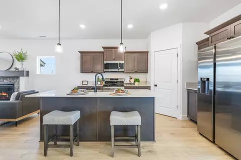 Kitchen - 21264 SE Rosengarth Dr, Bend, OR 97702 photo 5 of 10
