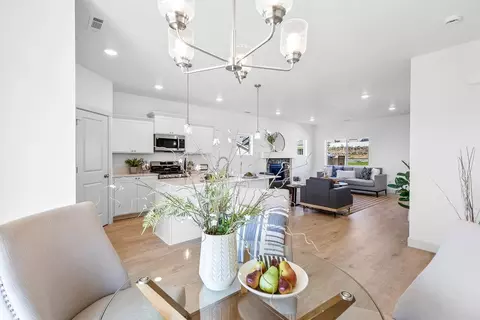 Dining - 21264 SE Rosengarth Dr, Bend, OR 97702 photo 1 of 4