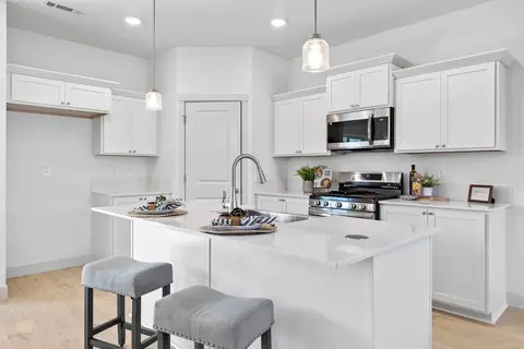 Kitchen - 21264 SE Rosengarth Dr, Bend, OR 97702 photo 1 of 10