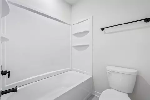 Bath - 3420 Winterfell Dr, Murfreesboro, TN 37129 photo 7 of 10