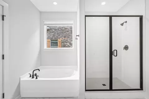 Bath - 3420 Winterfell Dr, Murfreesboro, TN 37129 photo 4 of 10