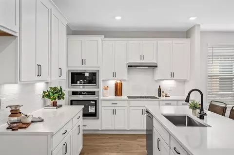 Kitchen - 3420 Winterfell Dr, Murfreesboro, TN 37129 photo 4 of 7