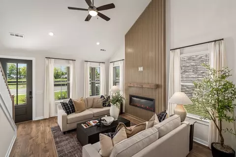 Living - 3420 Winterfell Dr, Murfreesboro, TN 37129 photo 7 of 7