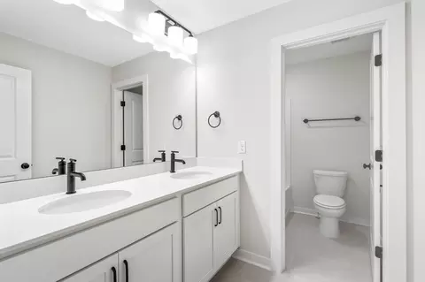 Bath - 3420 Winterfell Dr, Murfreesboro, TN 37129 photo 6 of 10