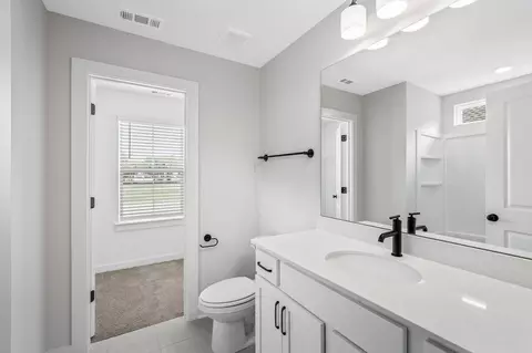 Bath - 3420 Winterfell Dr, Murfreesboro, TN 37129 photo 9 of 10