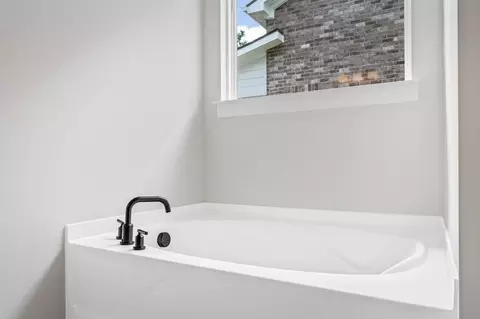 Bath - 3420 Winterfell Dr, Murfreesboro, TN 37129 photo 3 of 10