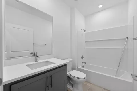 Bath - 2897 Dapper St, Tracy, CA 95377 photo 1 of 1