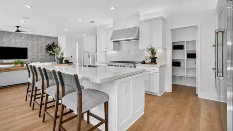 Kitchen - Magic Mtn Pkwy & Commerce Ctr D, Valencia, CA 91381 photo 2 of 4