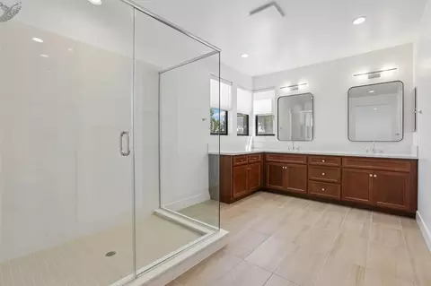 Bath - 2309 2nd Ave, Marina, CA 93933 photo 1 of 1