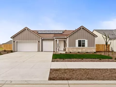 6522 W Galileo Dr, Visalia, CA 93277