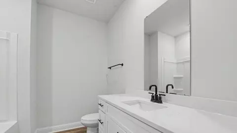 Bath - 118 Woodgate Blvd, Canton, MS 39046 photo 6 of 7