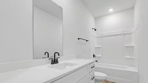 Bath - 118 Woodgate Blvd, Canton, MS 39046 photo 7 of 7