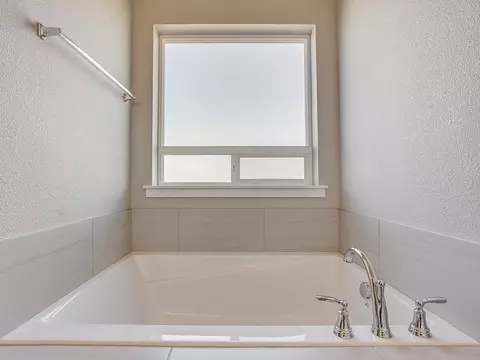Bath - 7637 Edison St, Nampa, ID 83687 photo 1 of 5