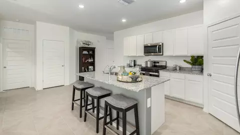 Kitchen - 9852 E Gray Hawk Dr, Tucson, AZ 85730 photo 8 of 10