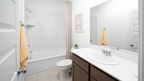 Bath - 1193 Monique St, Galt, CA 95632 photo 2 of 3