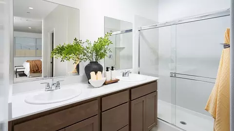 Bath - 1193 Monique St, Galt, CA 95632 photo 1 of 3