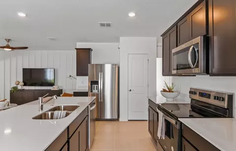 Kitchen - 16837 Harmony River Ln, Parrish, FL 34219 photo 4 of 5