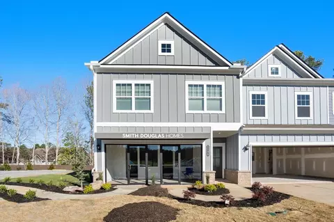 832 Crescent Dr, Riverdale, GA 30274