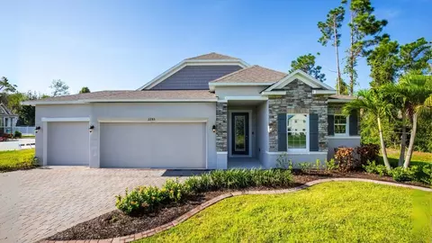 Exterior - 14055 Spring Hill Dr, Spring Hill, FL 34609 photo 6 of 16