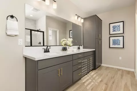 Bath - 1816 Brehler Ave, Sanger, CA 93657 photo 3 of 5