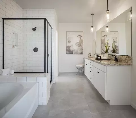 Bath - 1816 Brehler Ave, Sanger, CA 93657 photo 2 of 3