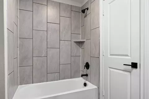 Bath - 766 Carson Ln, Pilot Point, TX 76258 photo 3 of 3