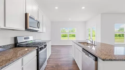 Kitchen - 7372 Bendire Loop, Hixson, TN 37343 photo 3 of 4