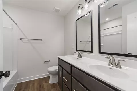 Bath - 3921 Circollo Dr, Covington, KY 41017 photo 2 of 4