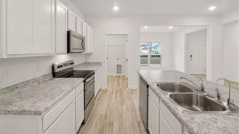 Kitchen - 20 Elderberry St, Freeport, FL 32439 photo 1 of 3
