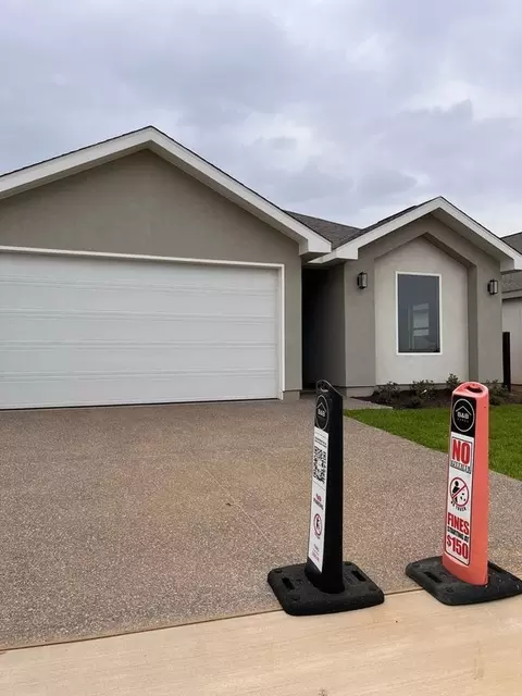 104 Canyon Lake Dr, Laredo, TX 78045