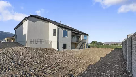 Exterior - 718 N 1600 E, Salem, UT 84653 photo 6 of 17