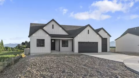 Exterior - 718 N 1600 E, Salem, UT 84653 photo 2 of 17