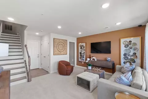 Living - 7047 Gladebrook Rd, Brandywine, MD 20613 photo 9 of 9