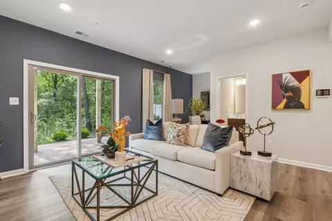 Living - 7047 Gladebrook Rd, Brandywine, MD 20613 photo 5 of 9