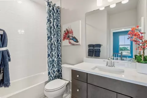 Bath - 7047 Gladebrook Rd, Brandywine, MD 20613 photo 3 of 6